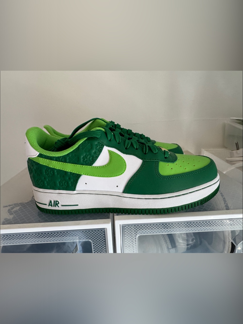 Nike Low-Top Sneaker in Dark Green, Lime and White